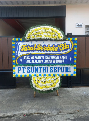 Papan Bunga Duka di Topo Tiga