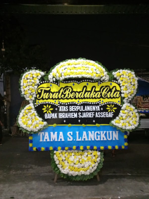 Papan Bunga Duka di Topo Tiga