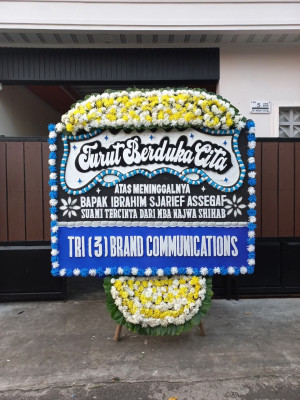 Papan Bunga Duka di Topo Tiga